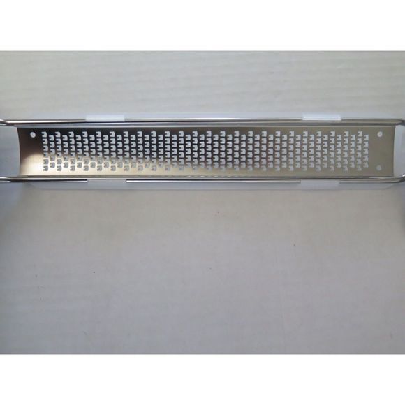 Martha Stewart #129120.01 Silver Stainless Steel Long Grater w/Plastic Cover - Picture 4 of 5